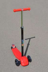 Самокат трехколесный Ateox с телескопическим рулем (Красный) ― купить в Москве. Цена, фото, описание, продажа, отзывы. Выбрать, заказать с доставкой. | Интернет-магазин SPORTAVA.RU